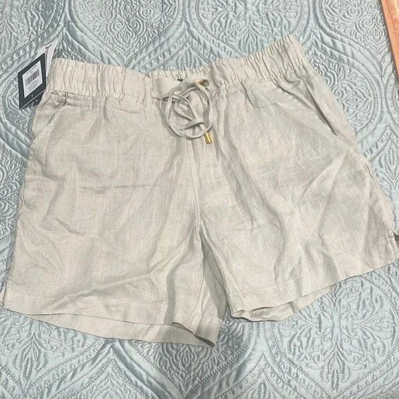 Company Ellen Tracy size small elastic tie waist khaki shorts NWT - Picture 1 of 4